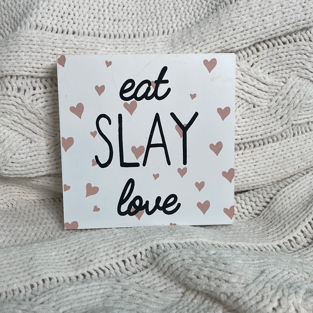 Eat SLAY love sign